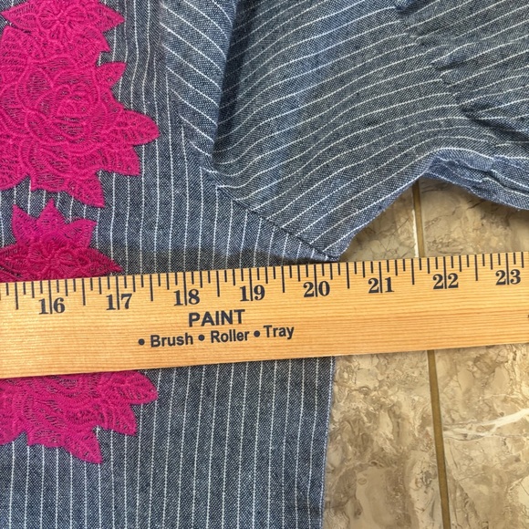 Entro Floral Embroidered Chambray Blue & White Pinstripe Tunic Dress Size Medium - Picture 9 of 11